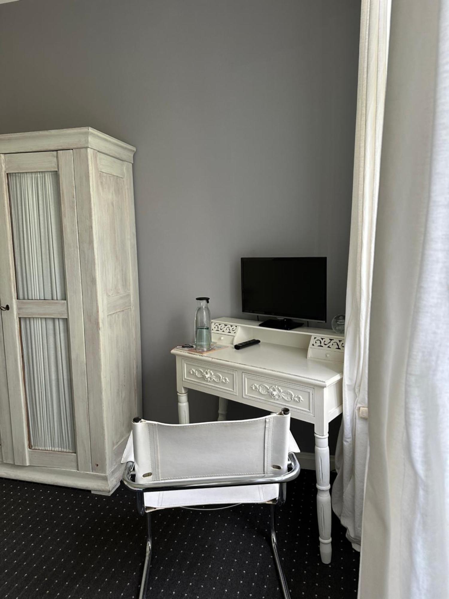 Altes Pastorat Bed & Breakfast Barmstedt Exterior foto