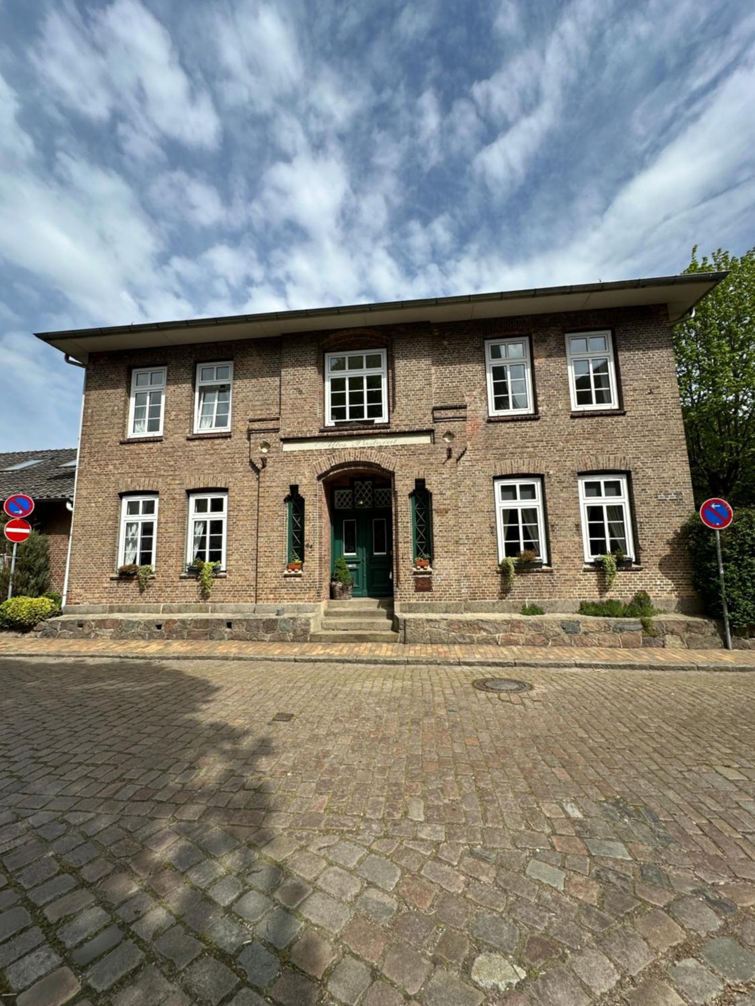 Altes Pastorat Bed & Breakfast Barmstedt Exterior foto