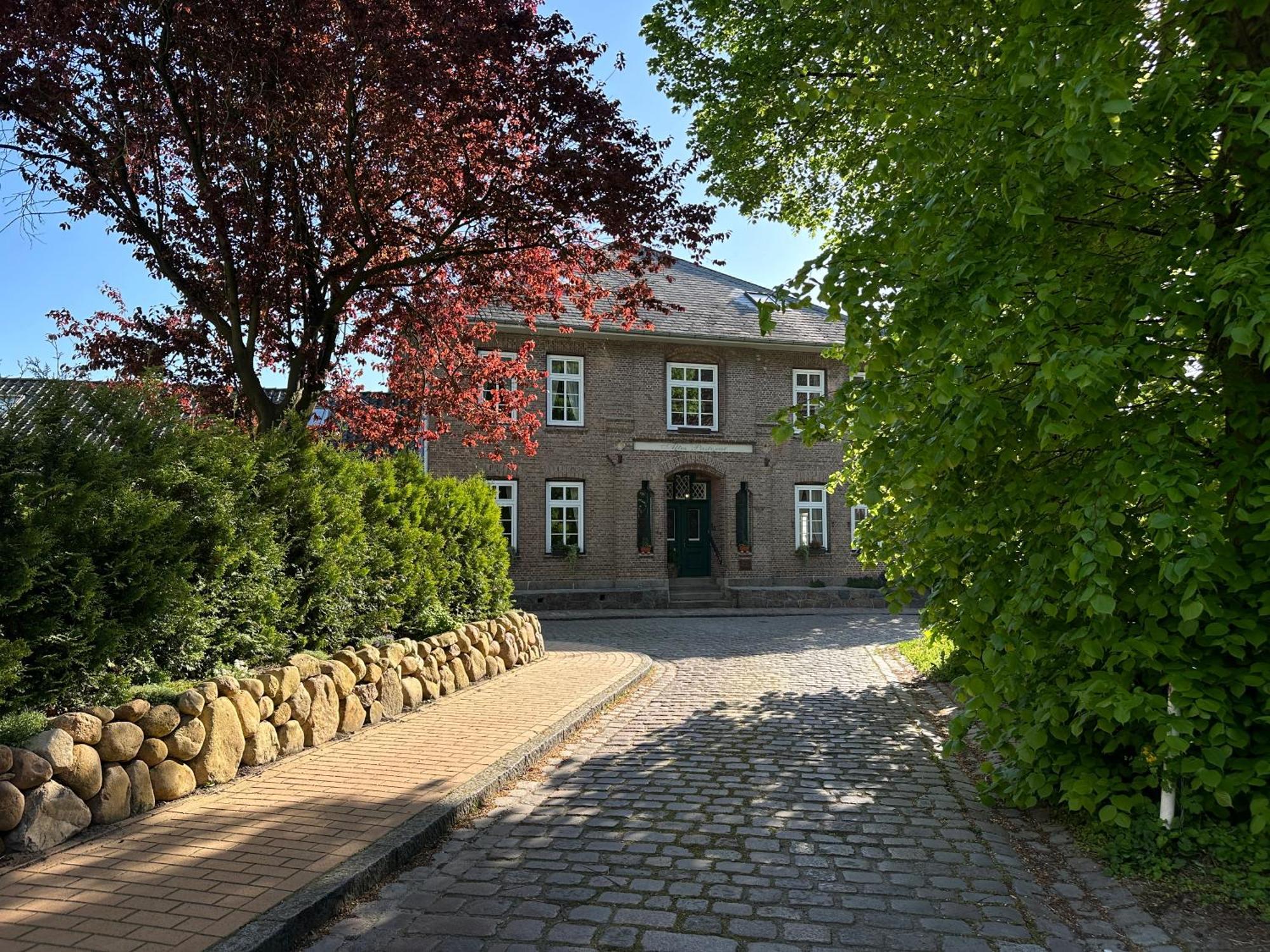 Altes Pastorat Bed & Breakfast Barmstedt Exterior foto